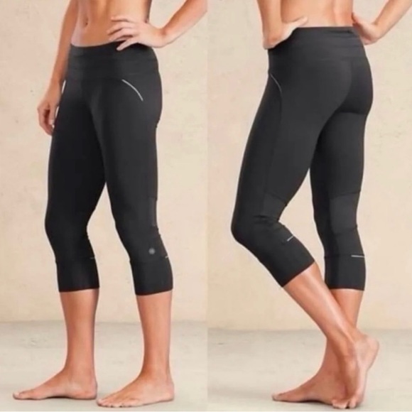 Athleta Relay‎ Capri Crop Leggings Size Small Black - Picture 1 of 11